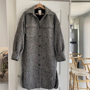 Black and white marbled long shacket from HM Size XS